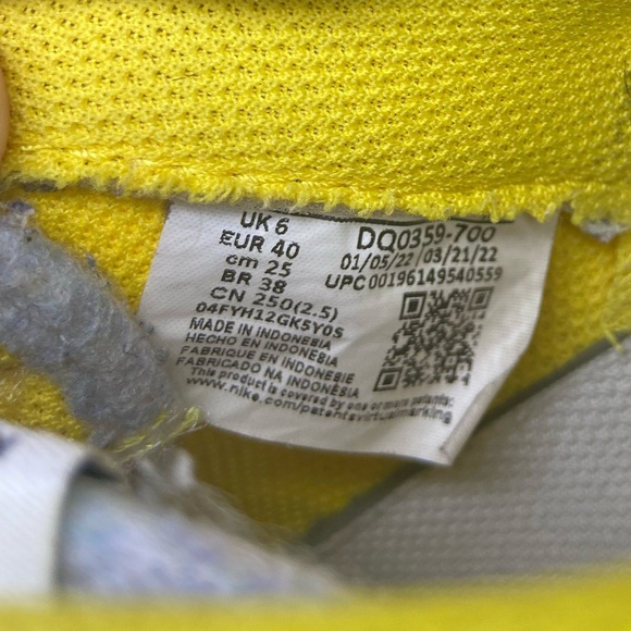 Air Force 1 Low '07 LV8 "Tour Yellow" sneakers - Picture 6 of 9